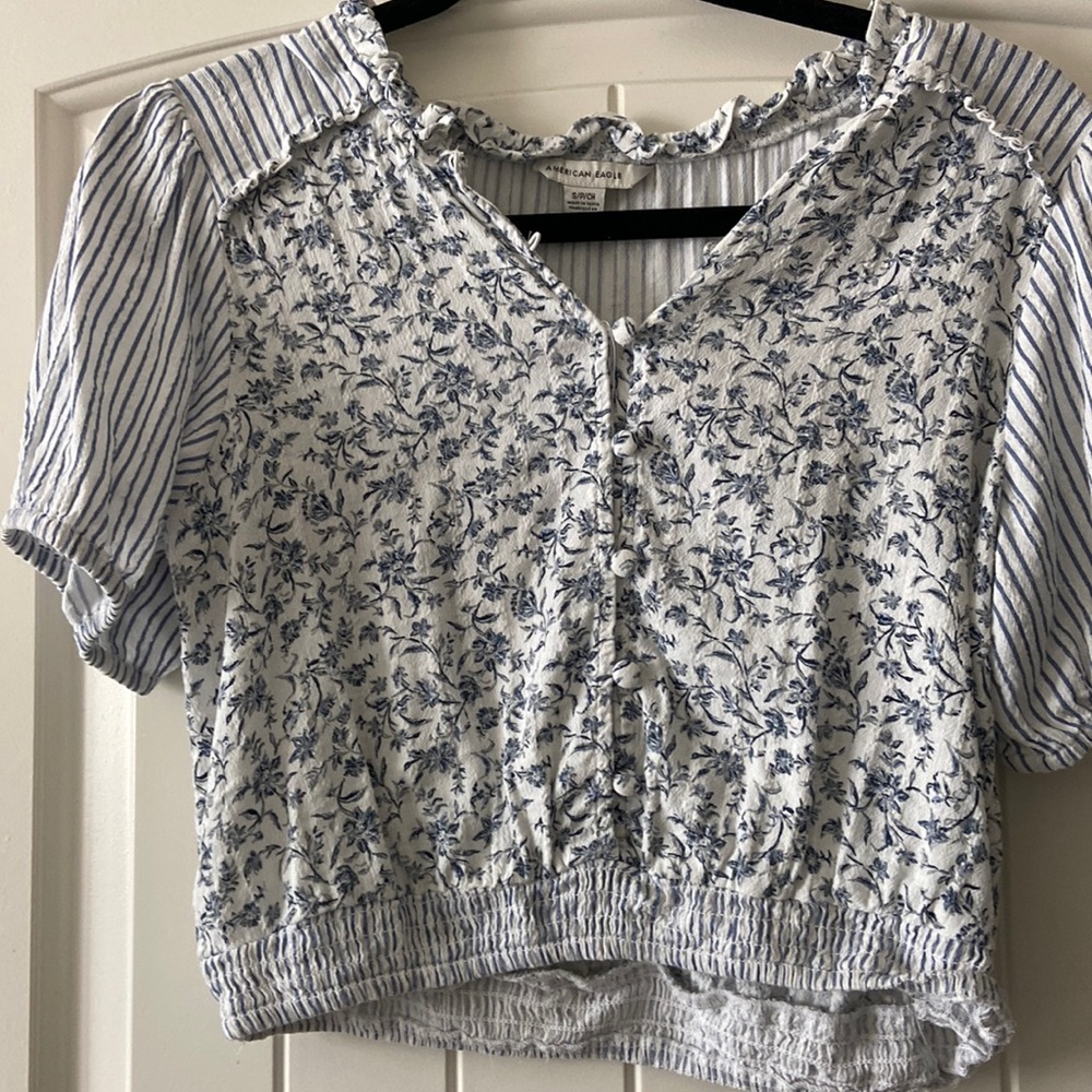 Flower and stripe American eagle crop shirt